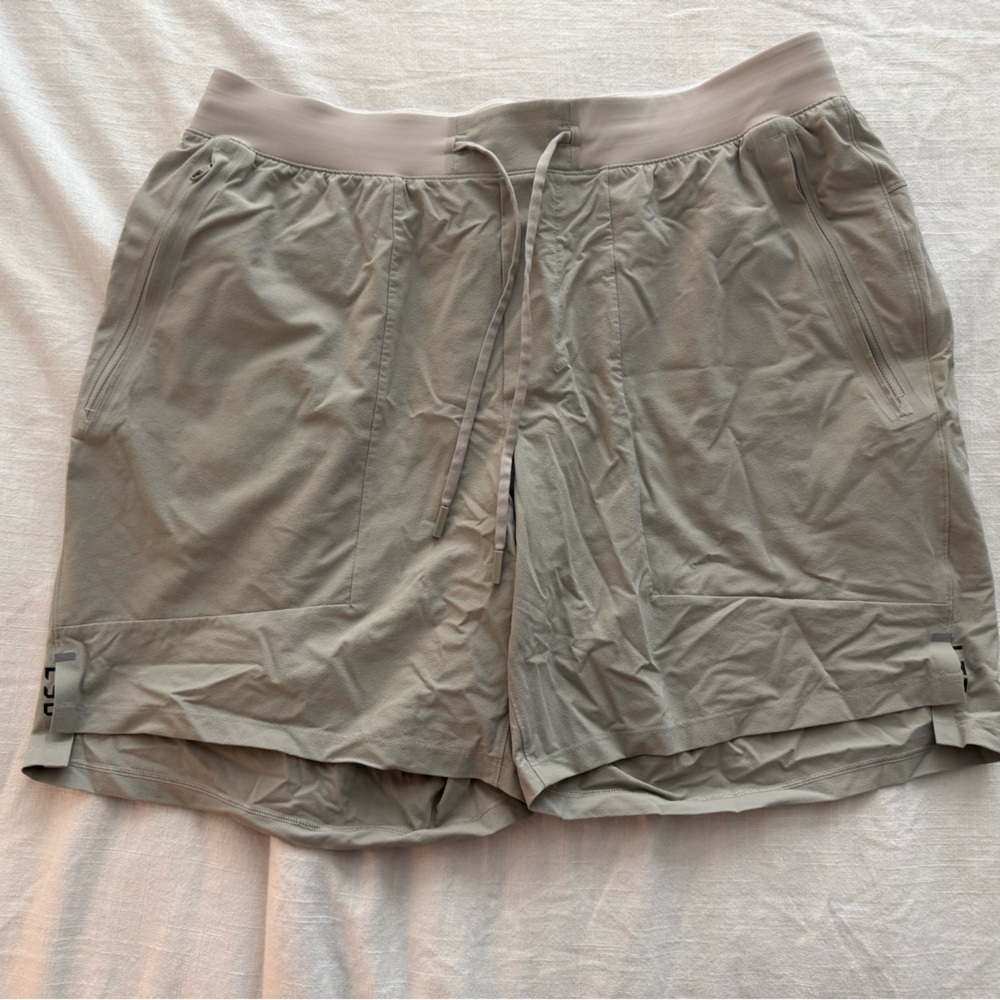 LULULEMON Mens Shorts